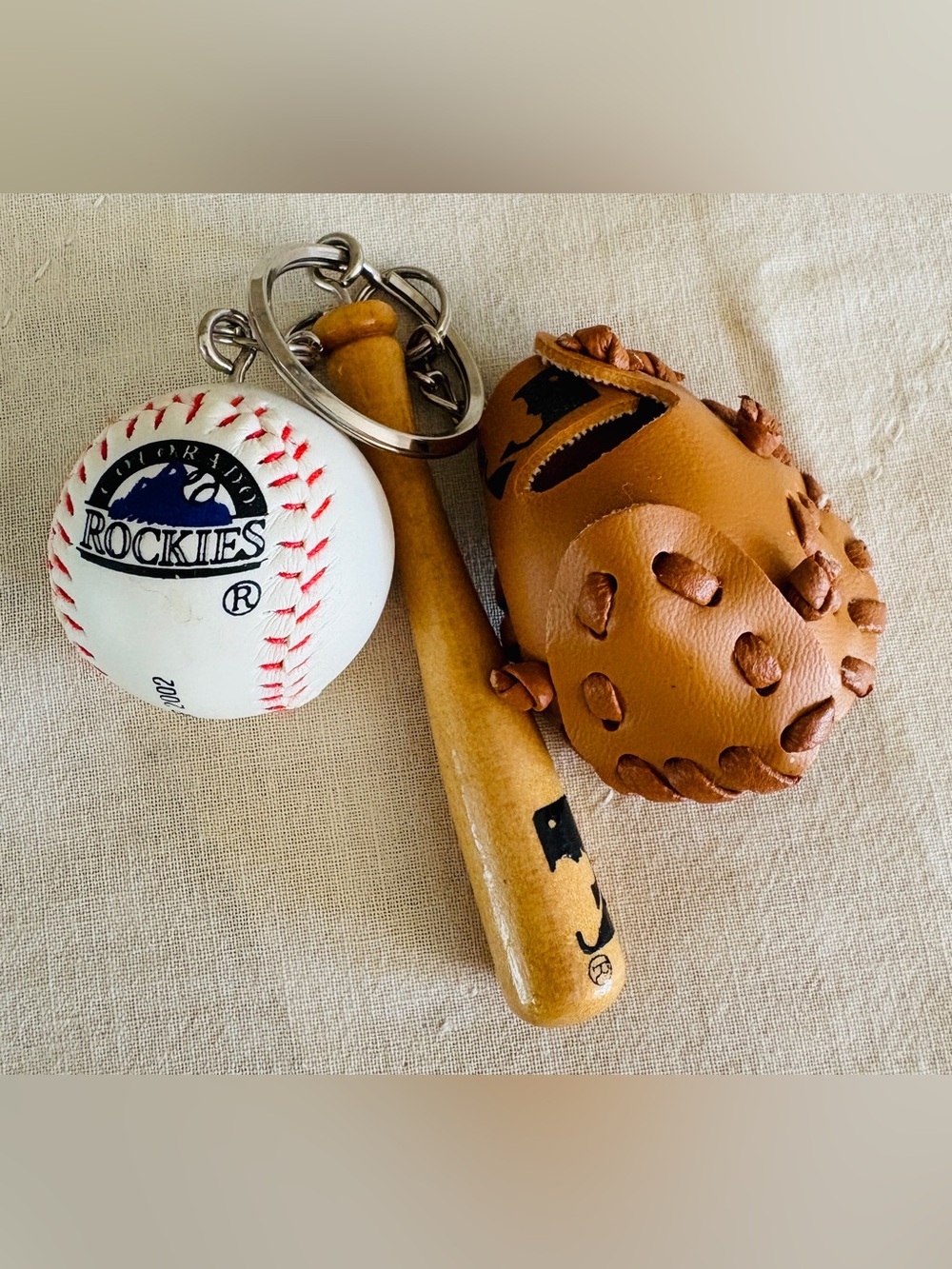 2002 Colorado Rockies MLB baseball bat glove keychain